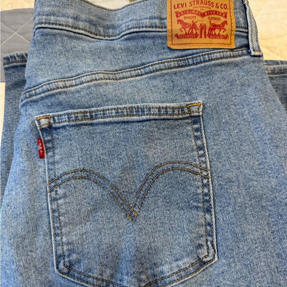 Levi's Plus Women’s Medium Wash Flare Denim Jeans - High Waisted Crop Flare